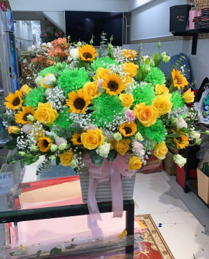 Giỏ hoa chúc mừng hướng dương vàng 