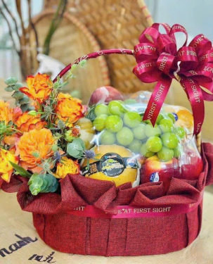 GIỎ TRÁI CÂY QUÀ TẶNG PHỐI HOA TƯƠI 