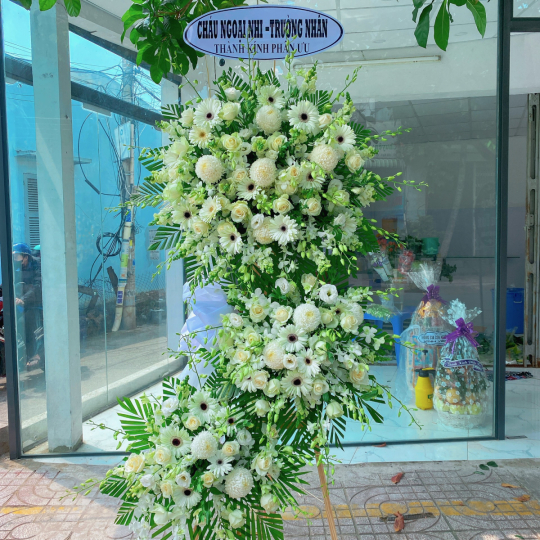 Hoa chia buồn 3 tầng theo yêu cầu 